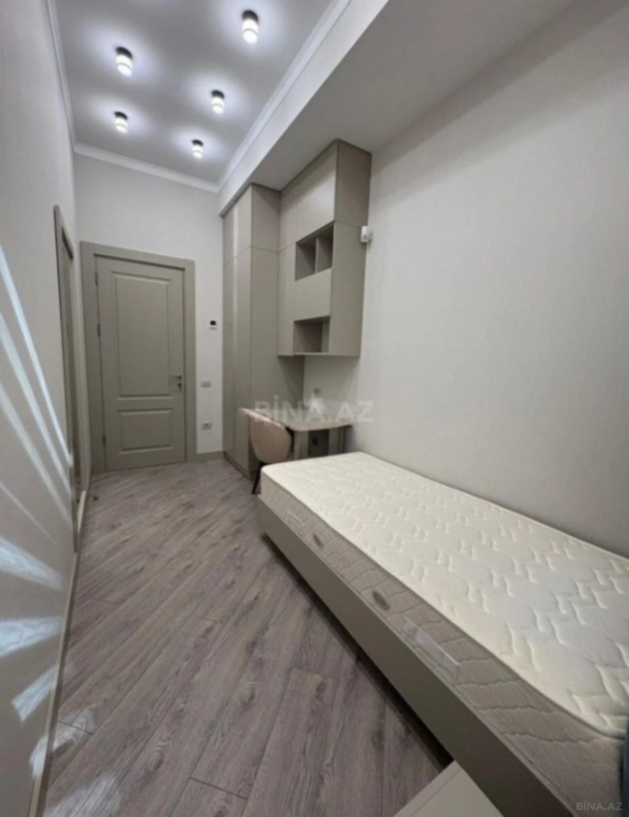 Satılır 4 otaqlı mənzil 120 m²