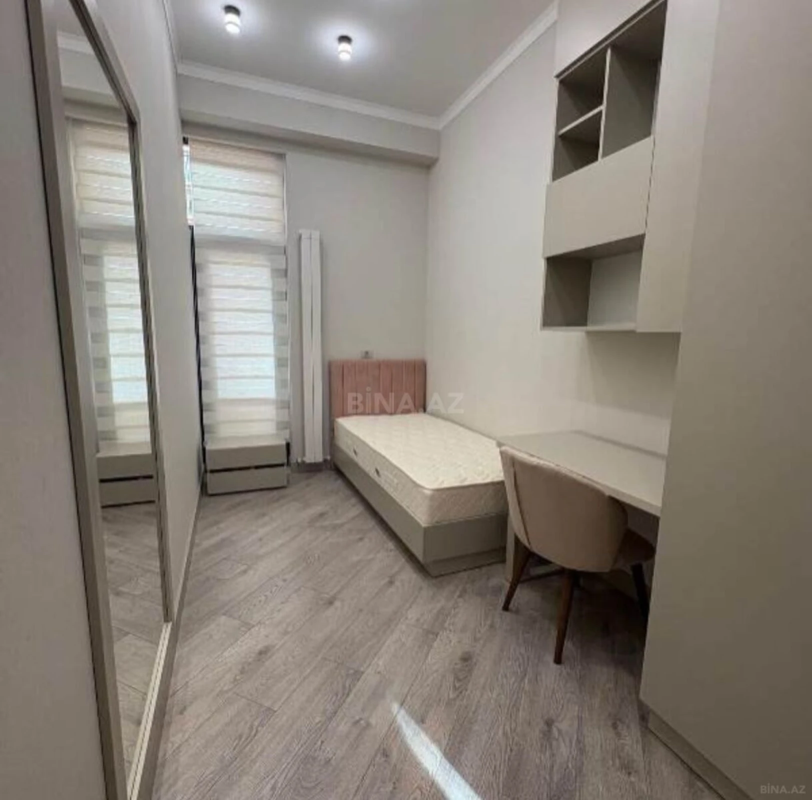 Satılır 4 otaqlı mənzil 120 m²