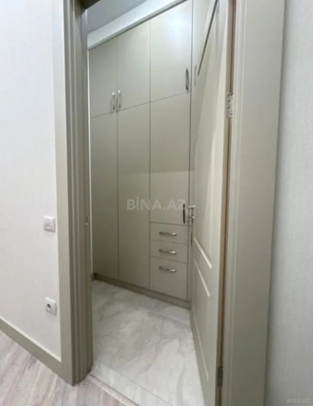 Satılır 4 otaqlı mənzil 120 m²