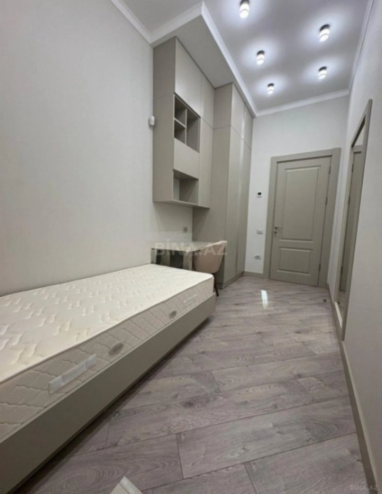 Satılır 4 otaqlı mənzil 120 m²