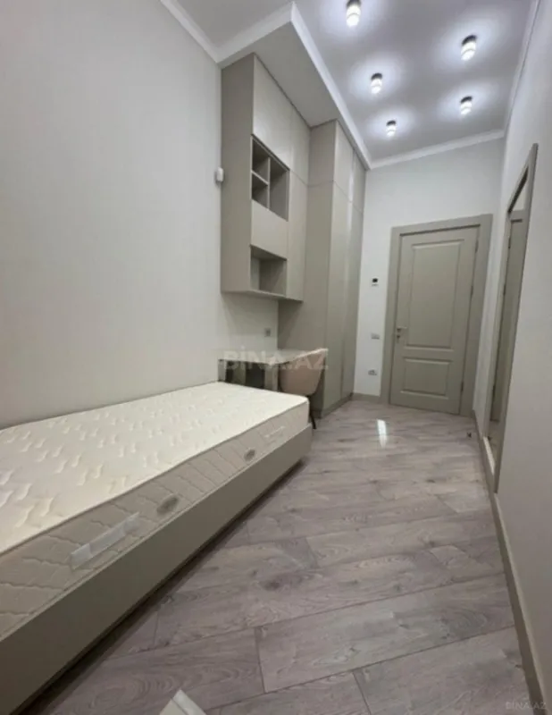 Satılır 4 otaqlı mənzil 120 m²
