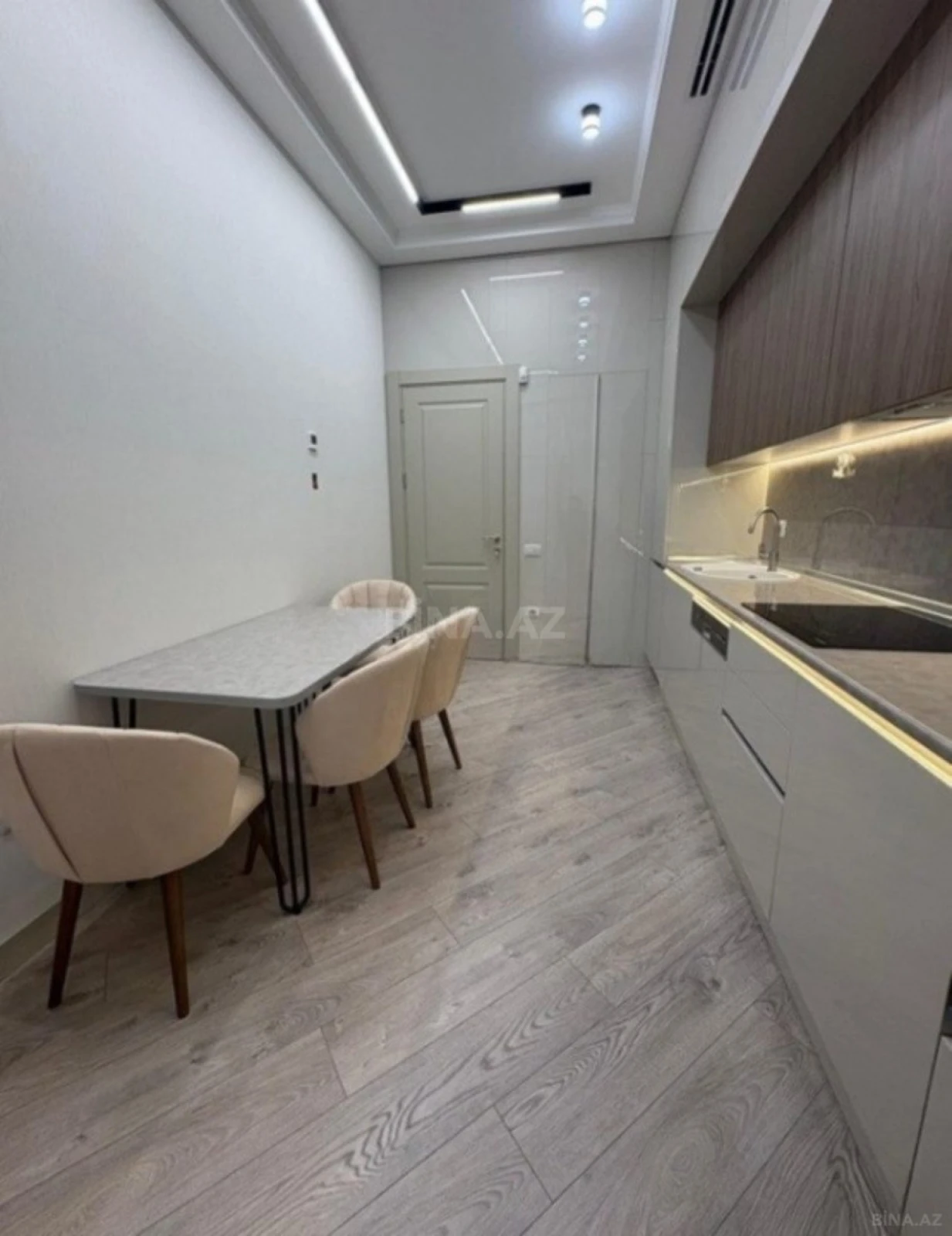 Satılır 4 otaqlı mənzil 120 m²