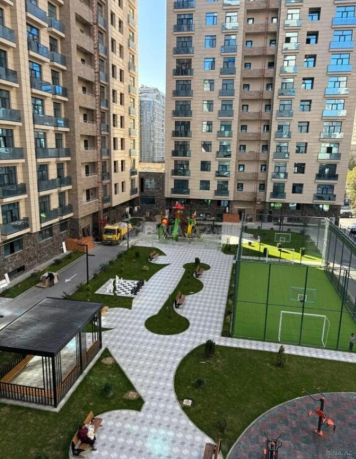 Satılır 4 otaqlı mənzil 120 m²
