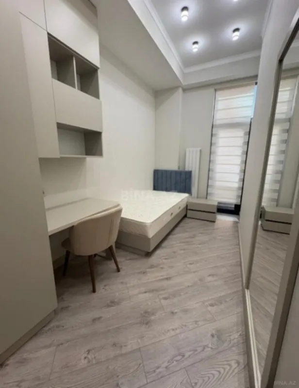 Satılır 4 otaqlı mənzil 120 m²