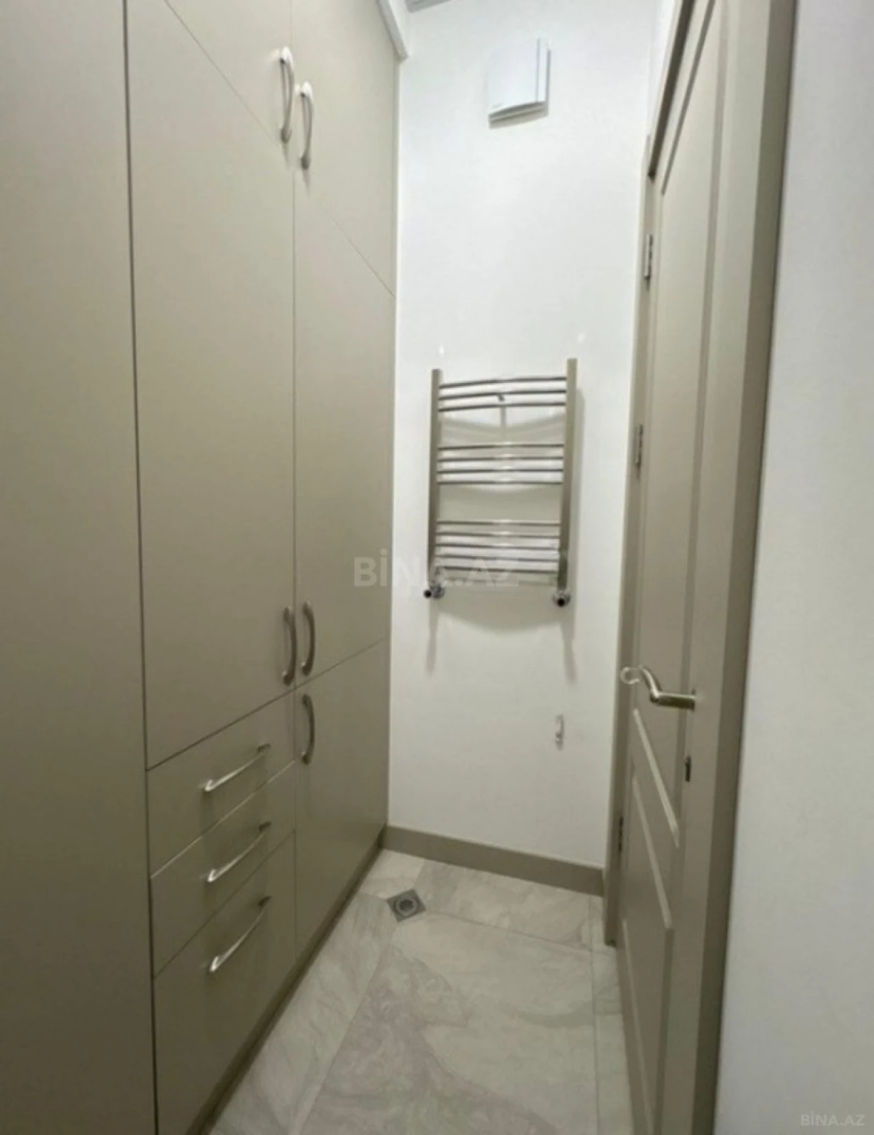 Satılır 4 otaqlı mənzil 120 m²