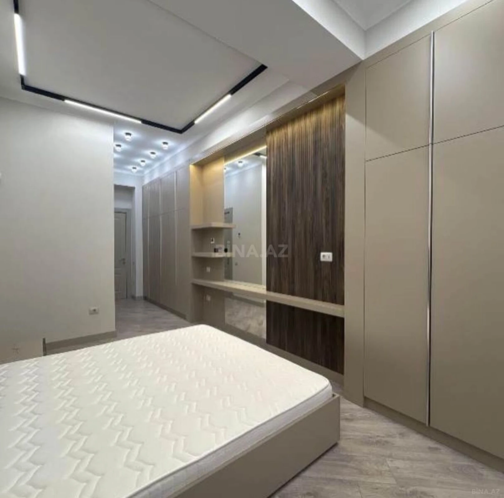 Satılır 4 otaqlı mənzil 120 m²