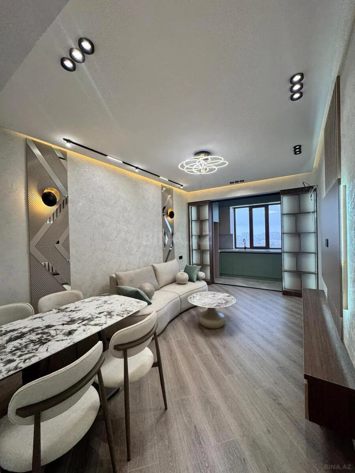 Satılır 2 otaqlı mənzil 67 m²