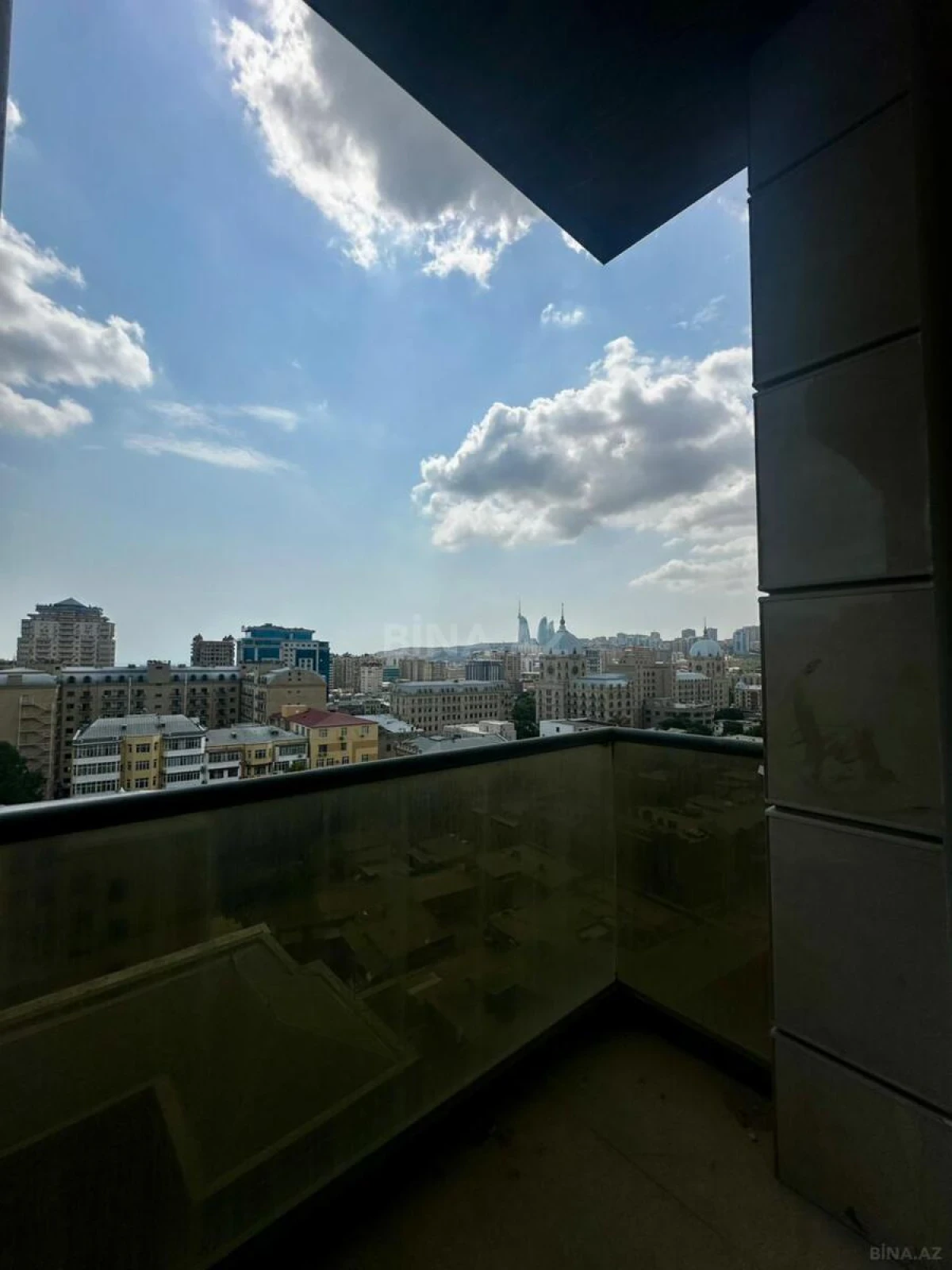 Satılır 5 otaqlı mənzil 268 m²