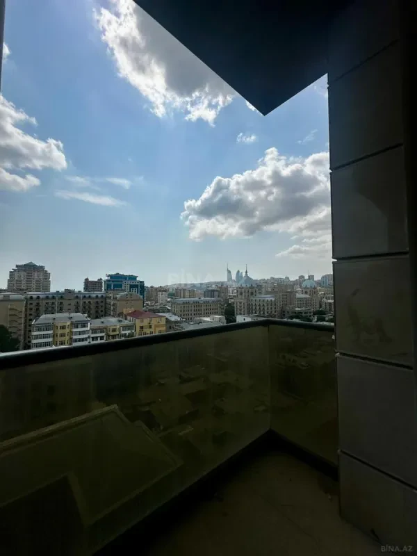 Satılır 5 otaqlı mənzil 268 m²