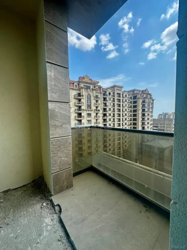 Satılır 5 otaqlı mənzil 268 m²