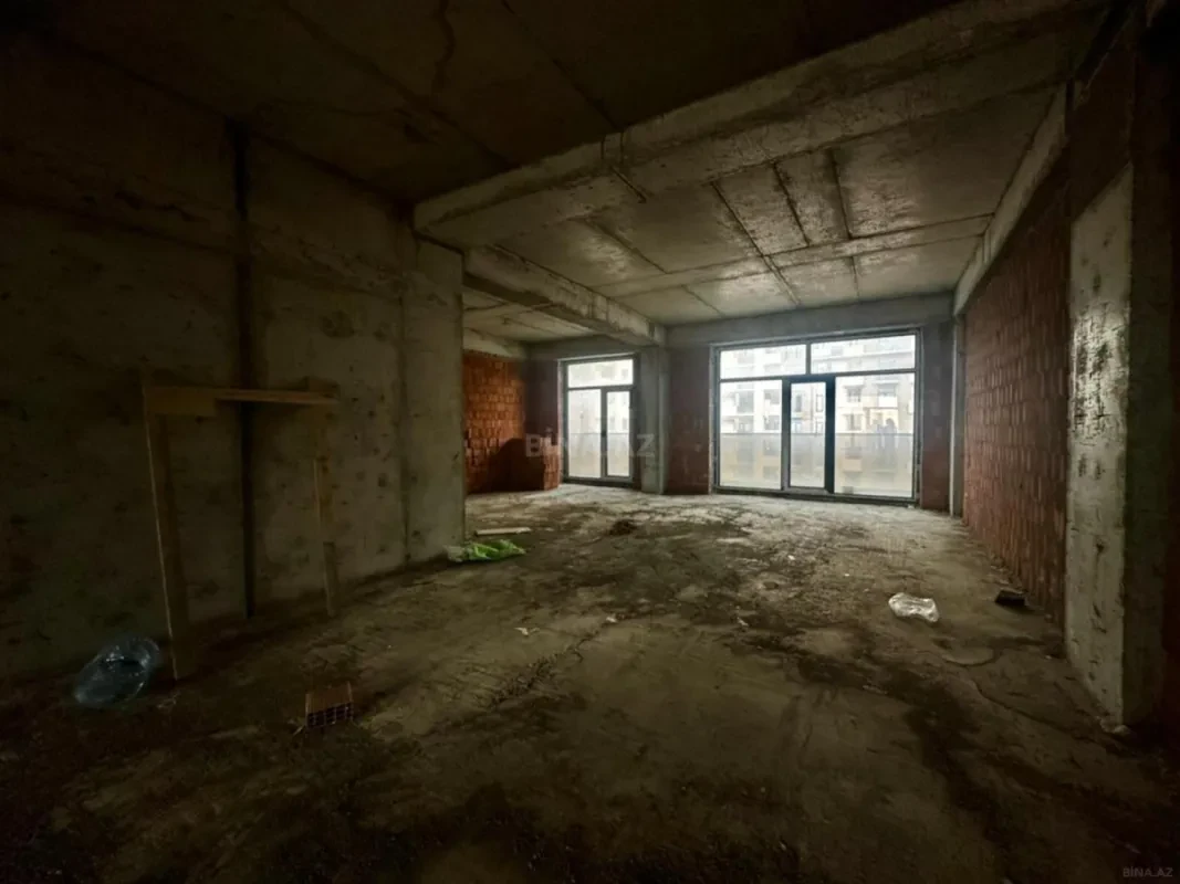 Satılır 5 otaqlı mənzil 268 m²
