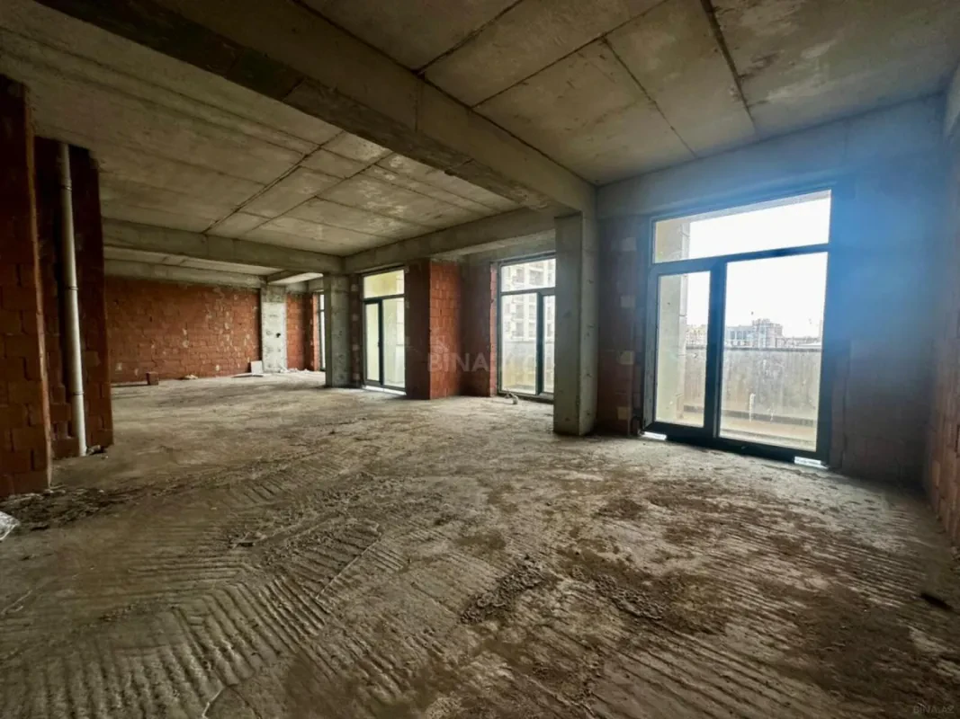 Satılır 5 otaqlı mənzil 268 m²