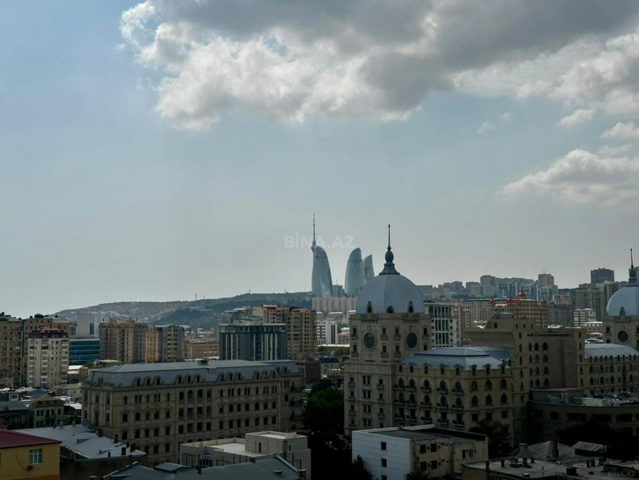 Satılır 5 otaqlı mənzil 268 m²