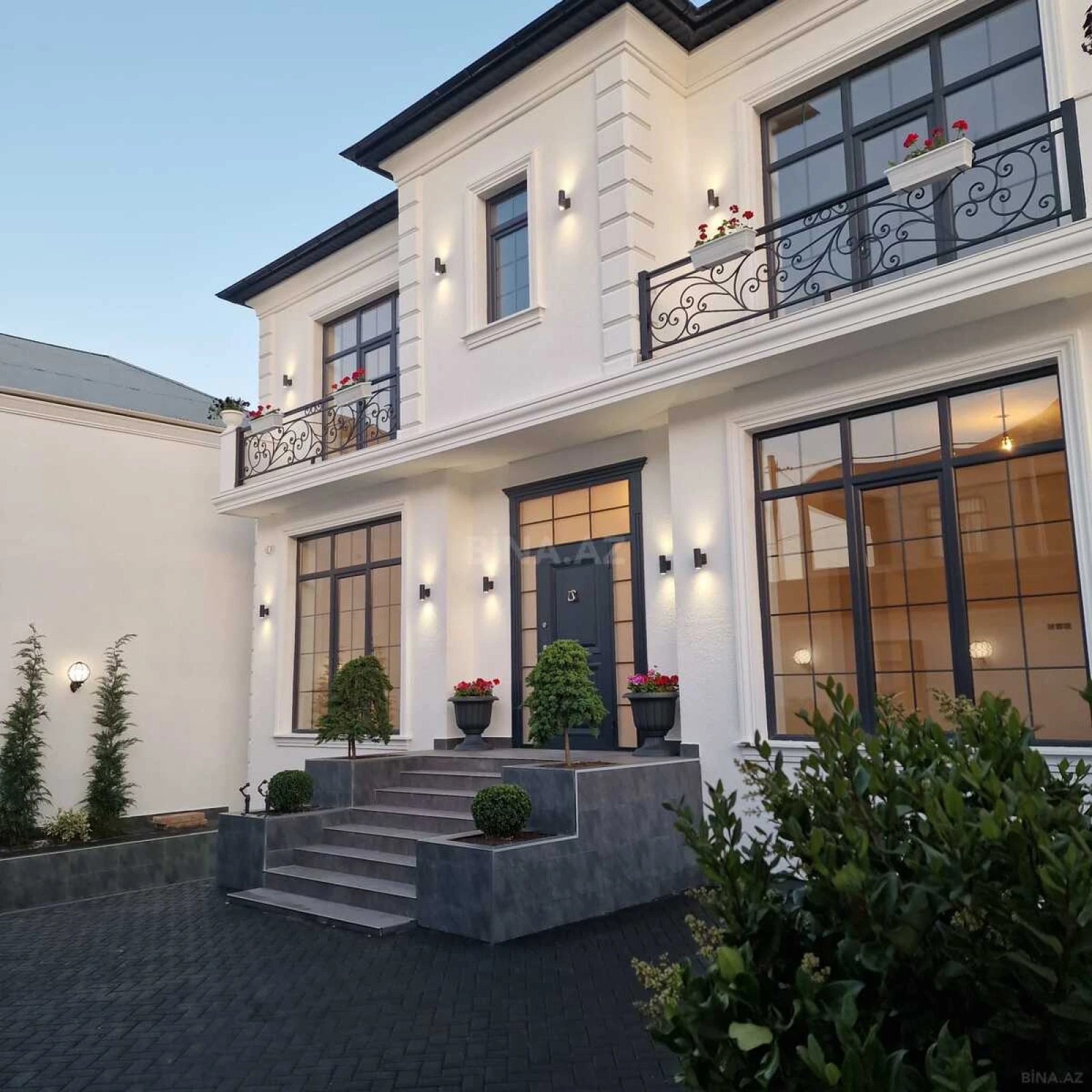 Satılır 6 otaqlı həyət evi 450 m²