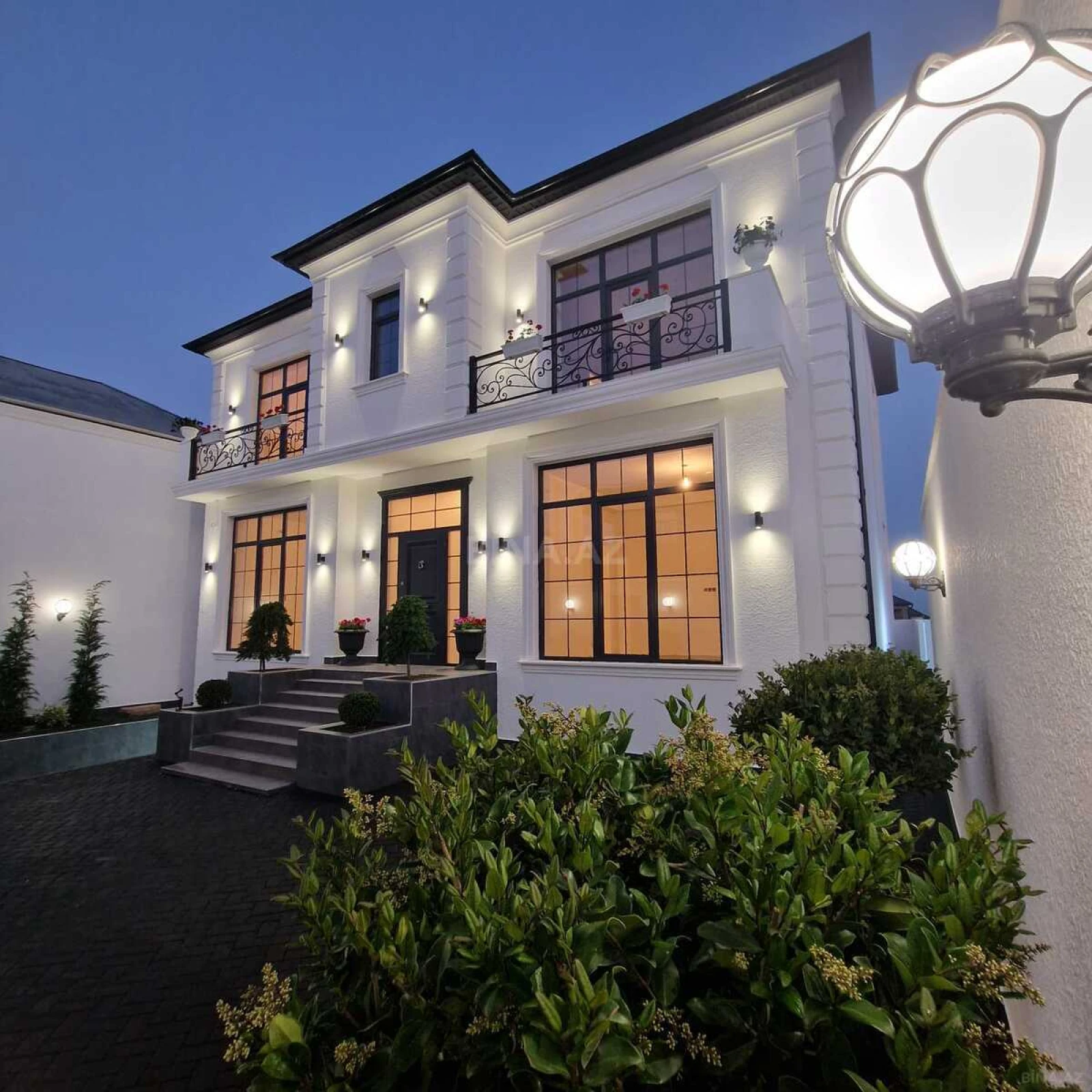 Satılır 6 otaqlı həyət evi 450 m²