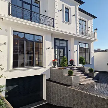 Satılır 6 otaqlı həyət evi 450 m²