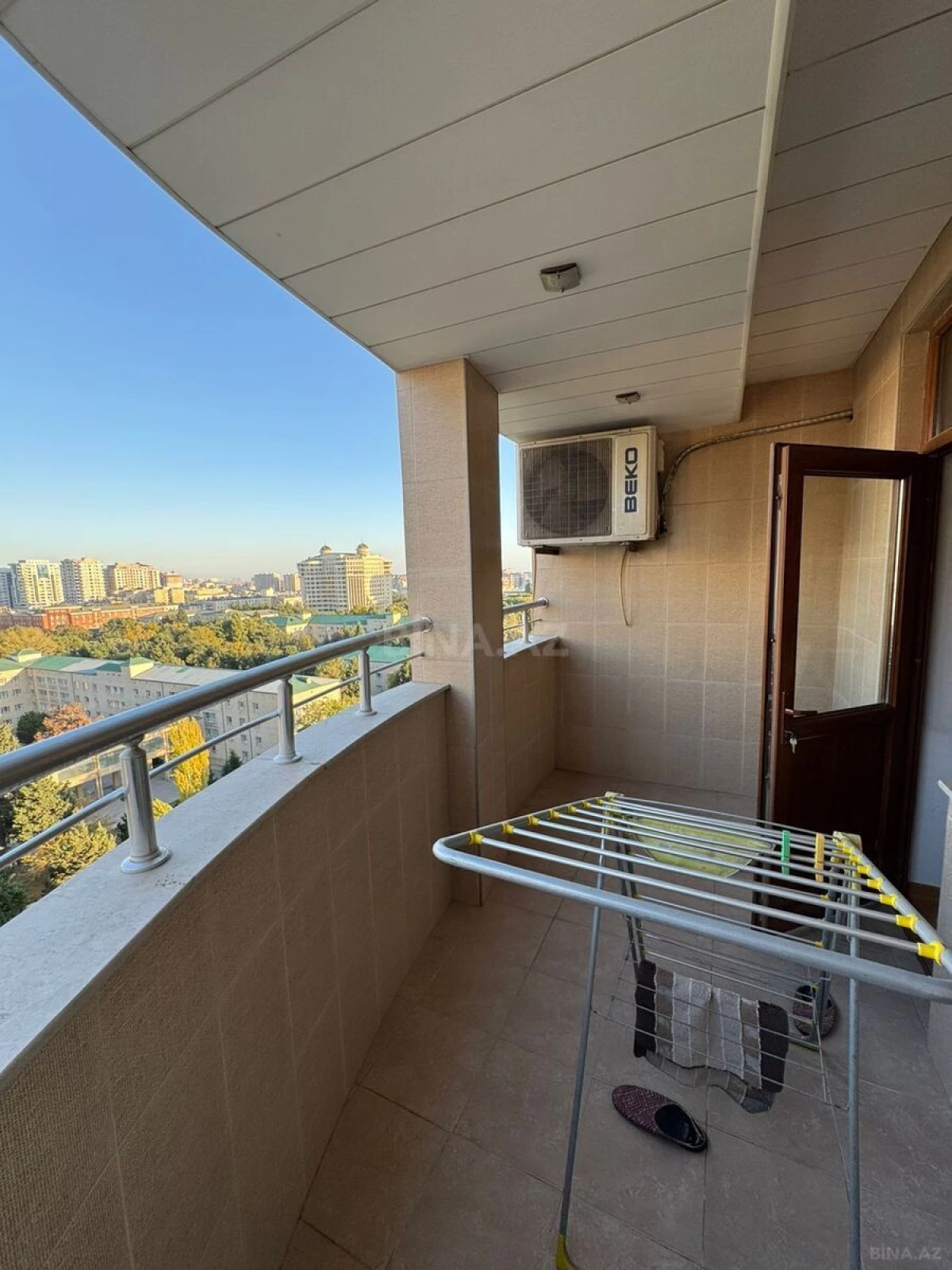 Satılır 4 otaqlı mənzil 175 m²