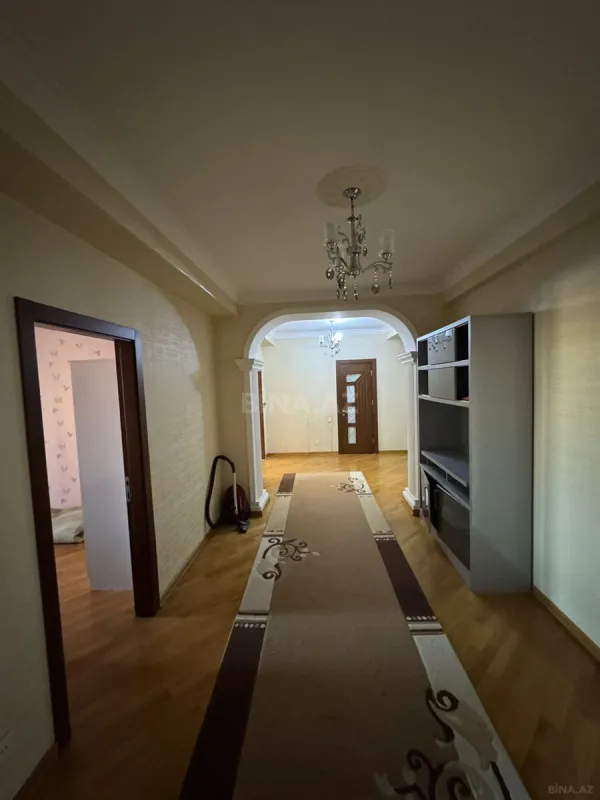 Satılır 4 otaqlı mənzil 175 m²