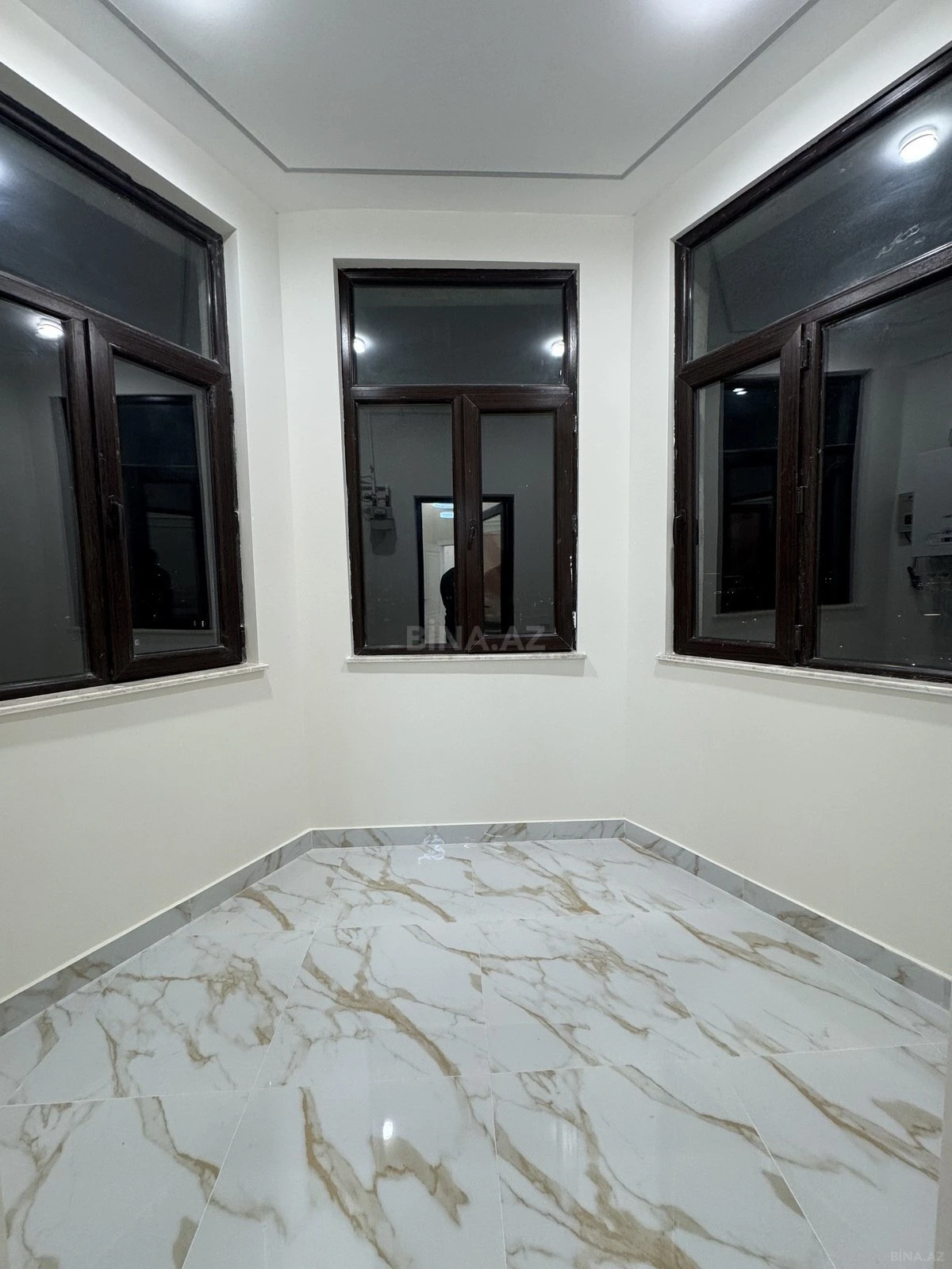 Satılır 2 otaqlı mənzil 75 m²