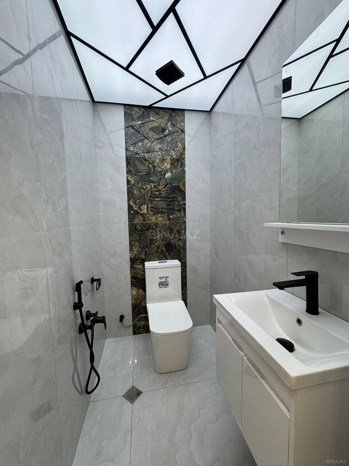 Satılır 2 otaqlı mənzil 75 m²