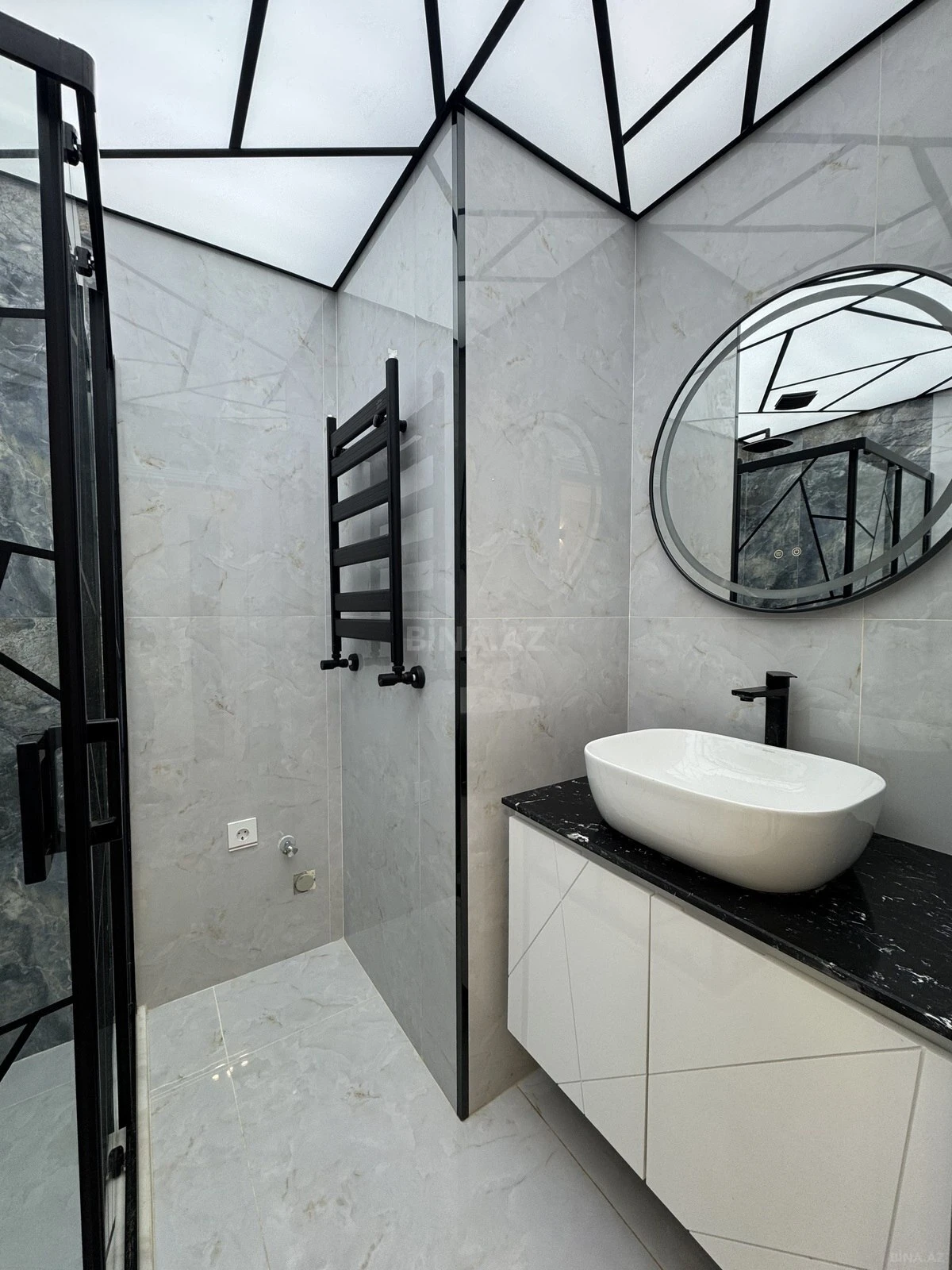 Satılır 2 otaqlı mənzil 75 m²