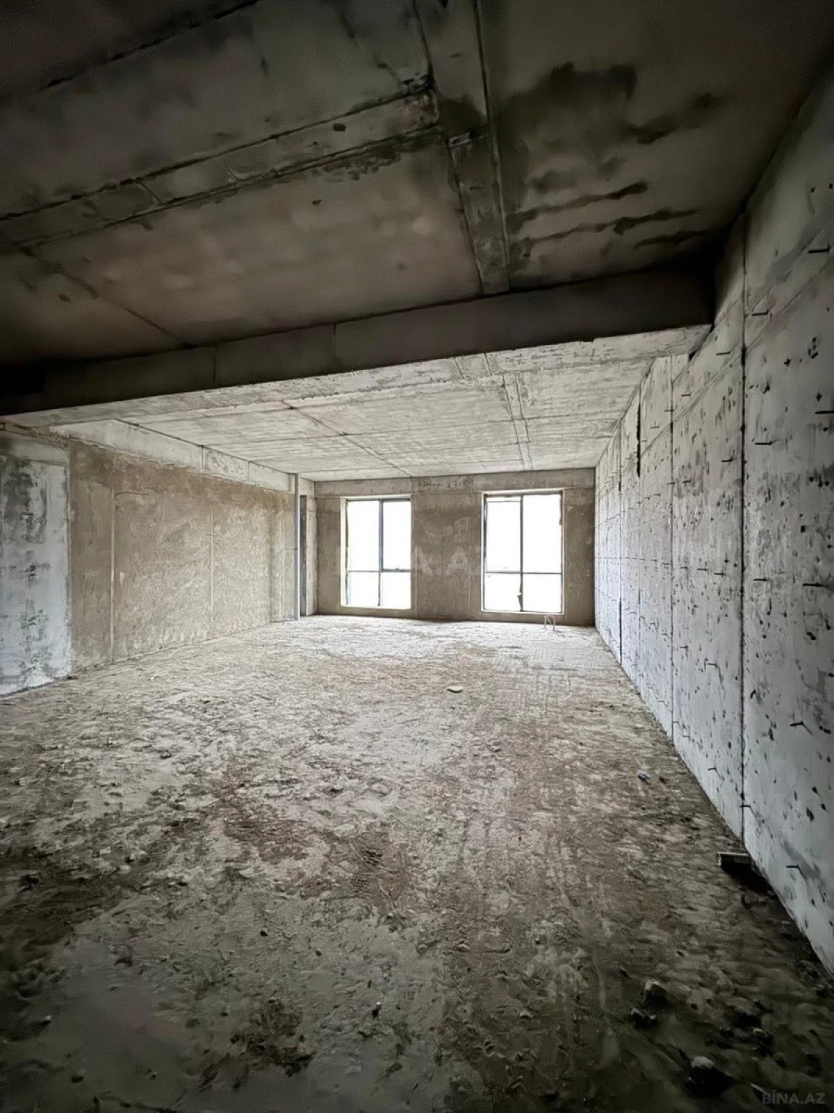 Satılır 4 otaqlı mənzil 241.9 m²