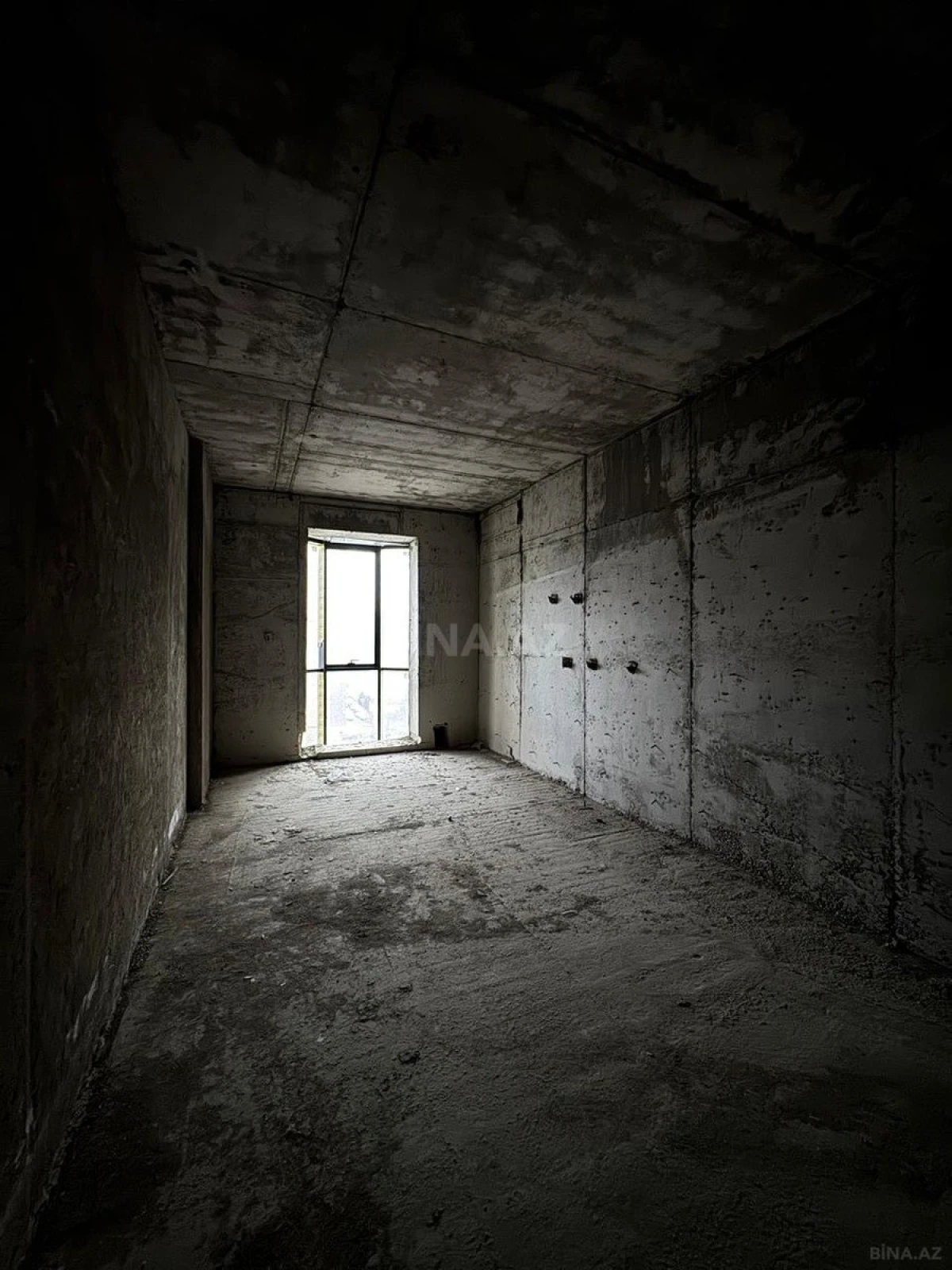 Satılır 4 otaqlı mənzil 241.9 m²