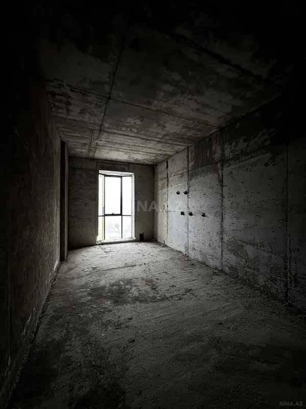 Satılır 4 otaqlı mənzil 241.9 m²