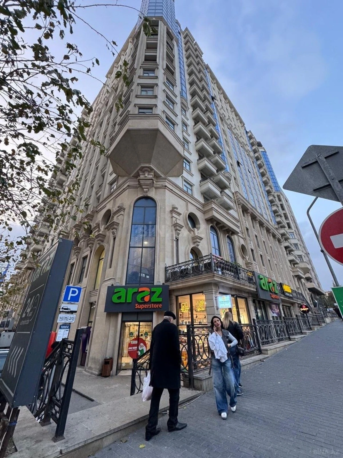 Satılır 4 otaqlı mənzil 241.9 m²