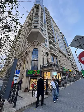 Satılır 4 otaqlı mənzil 241.9 m² — Bakı, İnşaatçılar 4 otaq 241.90 m²