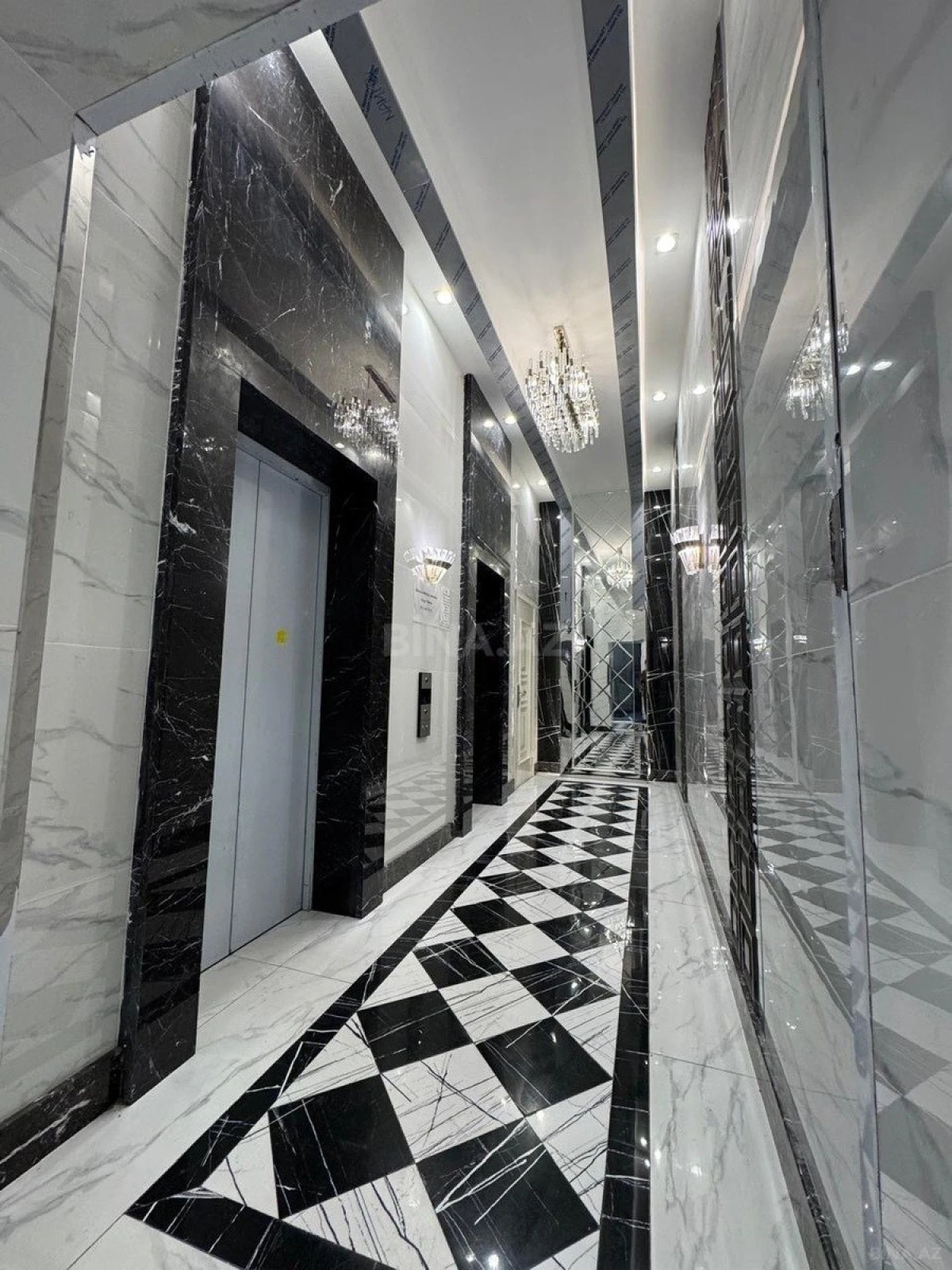 Satılır 4 otaqlı mənzil 241.9 m²