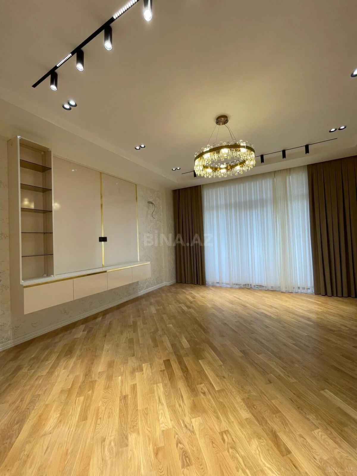 Satılır 3 otaqlı mənzil 125 m²