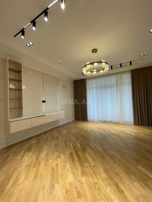 Satılır 3 otaqlı mənzil 125 m²