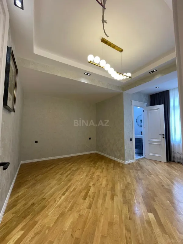 Satılır 3 otaqlı mənzil 125 m²