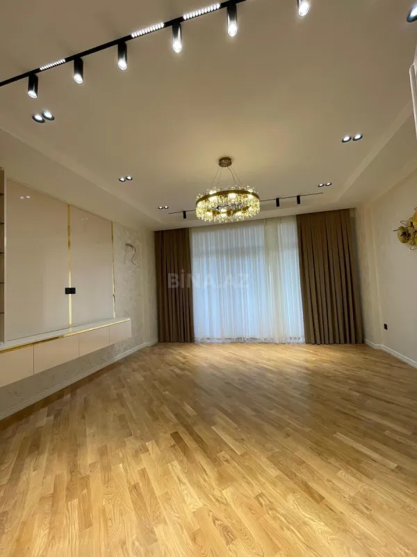 Satılır 3 otaqlı mənzil 125 m²