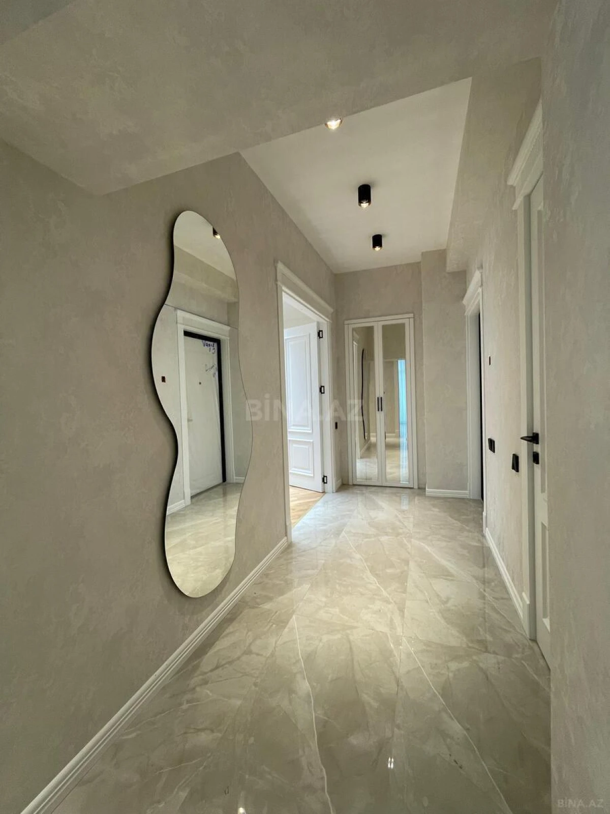 Satılır 3 otaqlı mənzil 125 m²