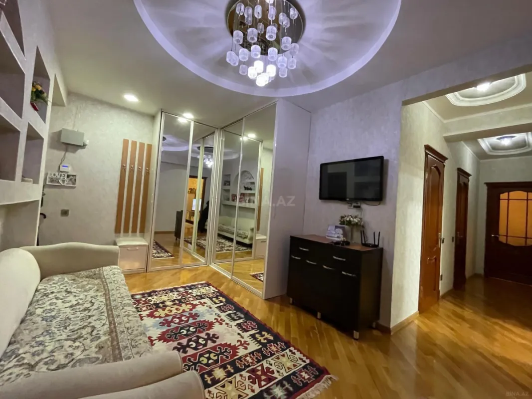 Satılır 3 otaqlı mənzil 125 m²