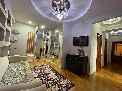 Satılır 3 otaqlı mənzil 125 m²