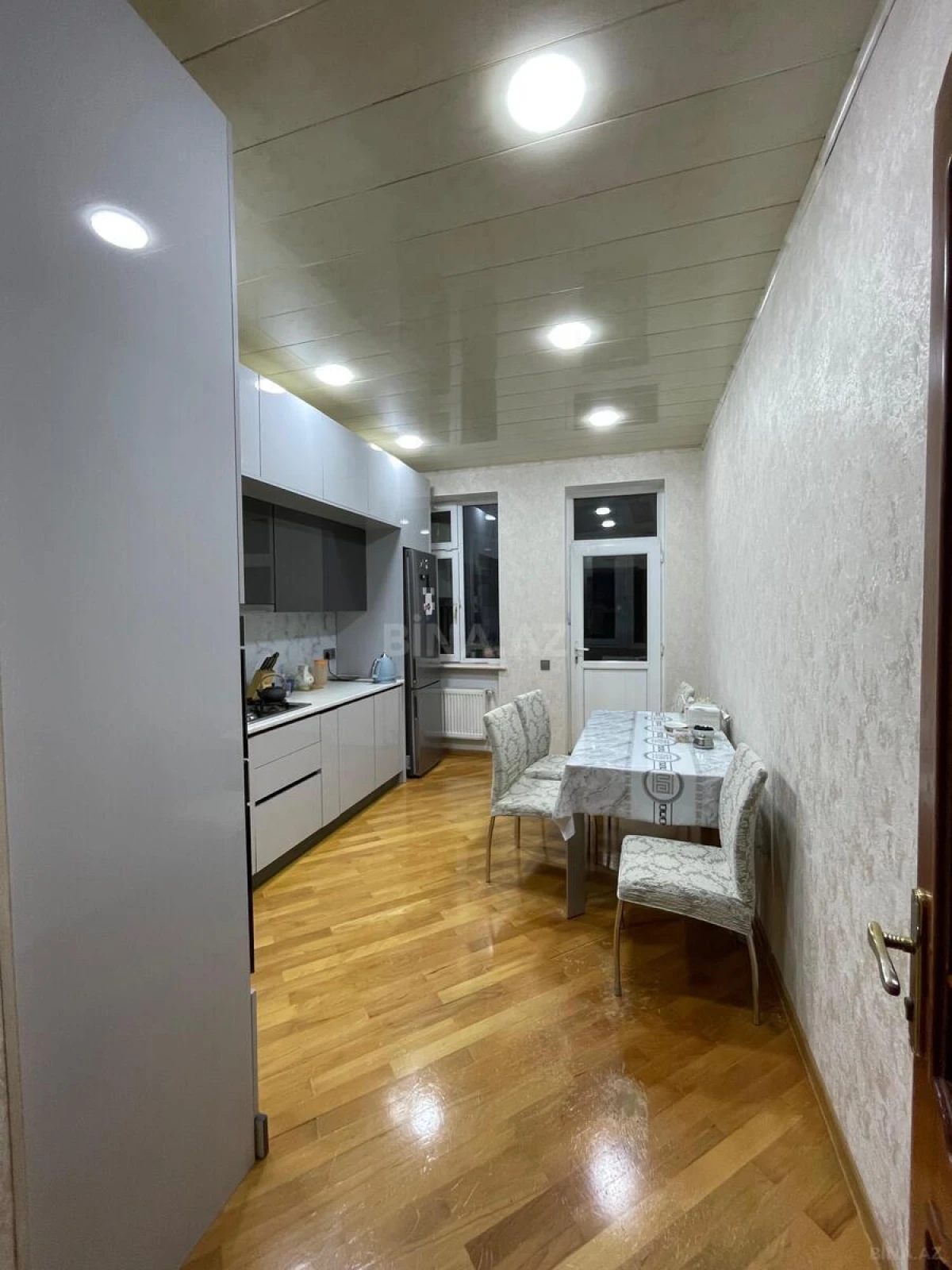 Satılır 3 otaqlı mənzil 125 m²