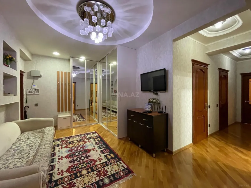 Satılır 3 otaqlı mənzil 125 m²