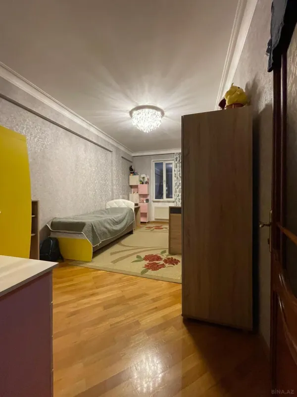 Satılır 3 otaqlı mənzil 125 m²
