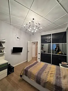 Satılır 4 otaqlı mənzil 168 m²