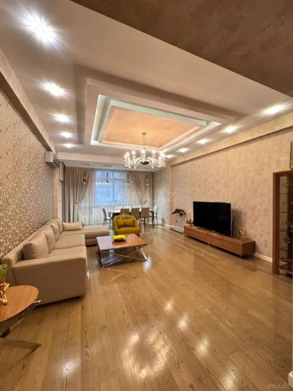 Satılır 4 otaqlı mənzil 168 m²