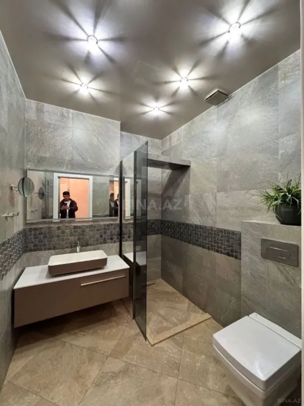 Satılır 4 otaqlı mənzil 168 m²