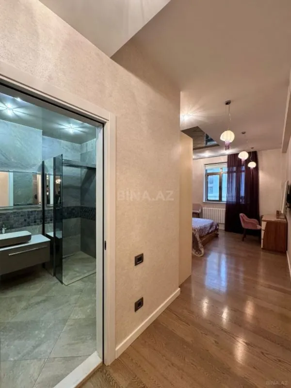 Satılır 4 otaqlı mənzil 168 m²