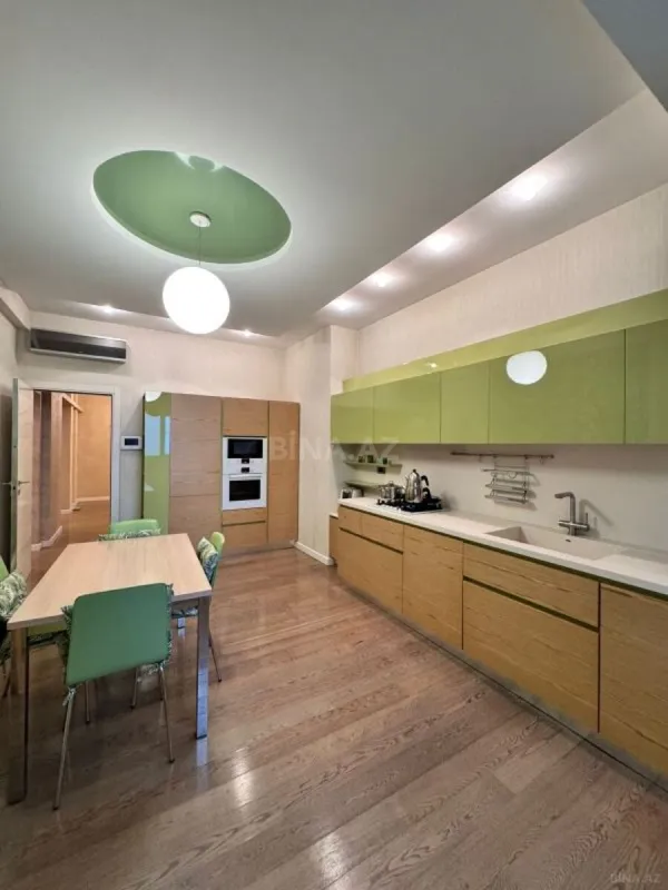 Satılır 4 otaqlı mənzil 168 m²