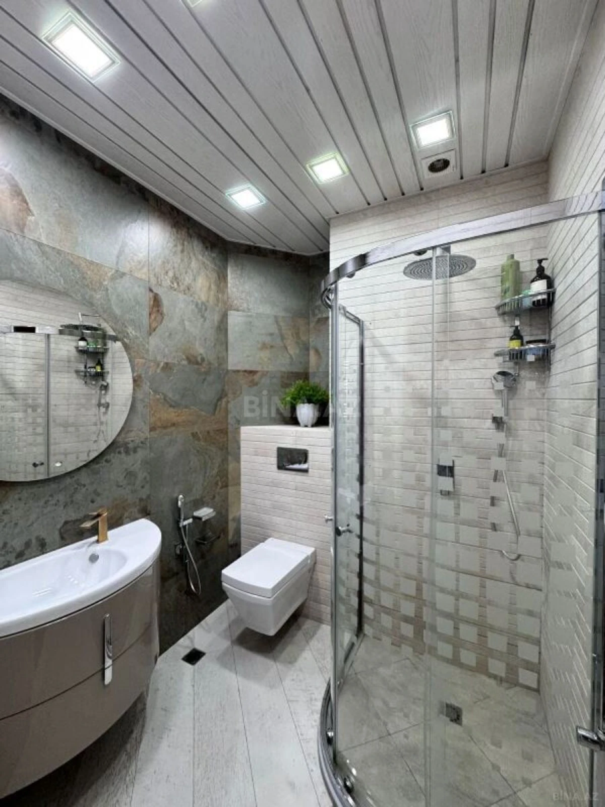 Satılır 4 otaqlı mənzil 168 m²