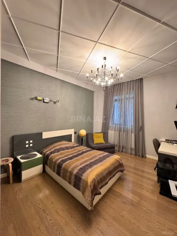 Satılır 4 otaqlı mənzil 168 m²