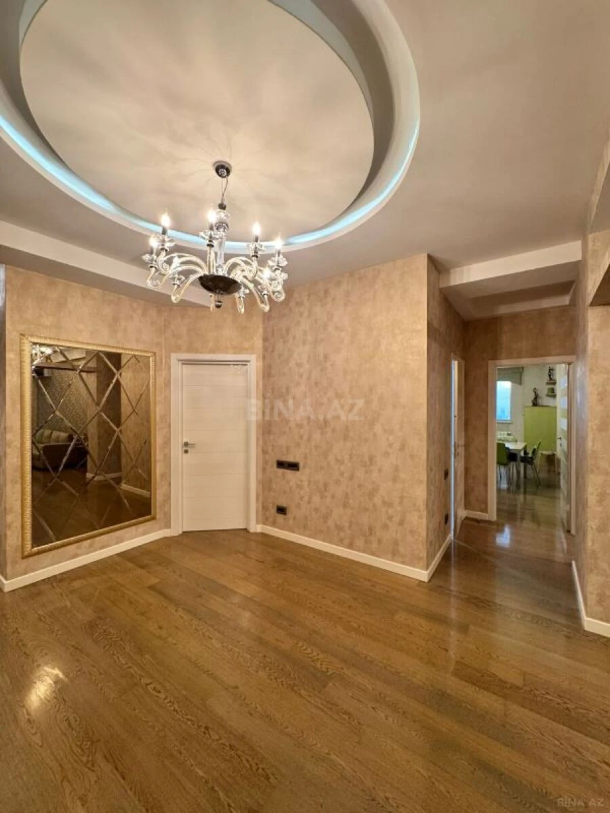 Satılır 4 otaqlı mənzil 168 m²