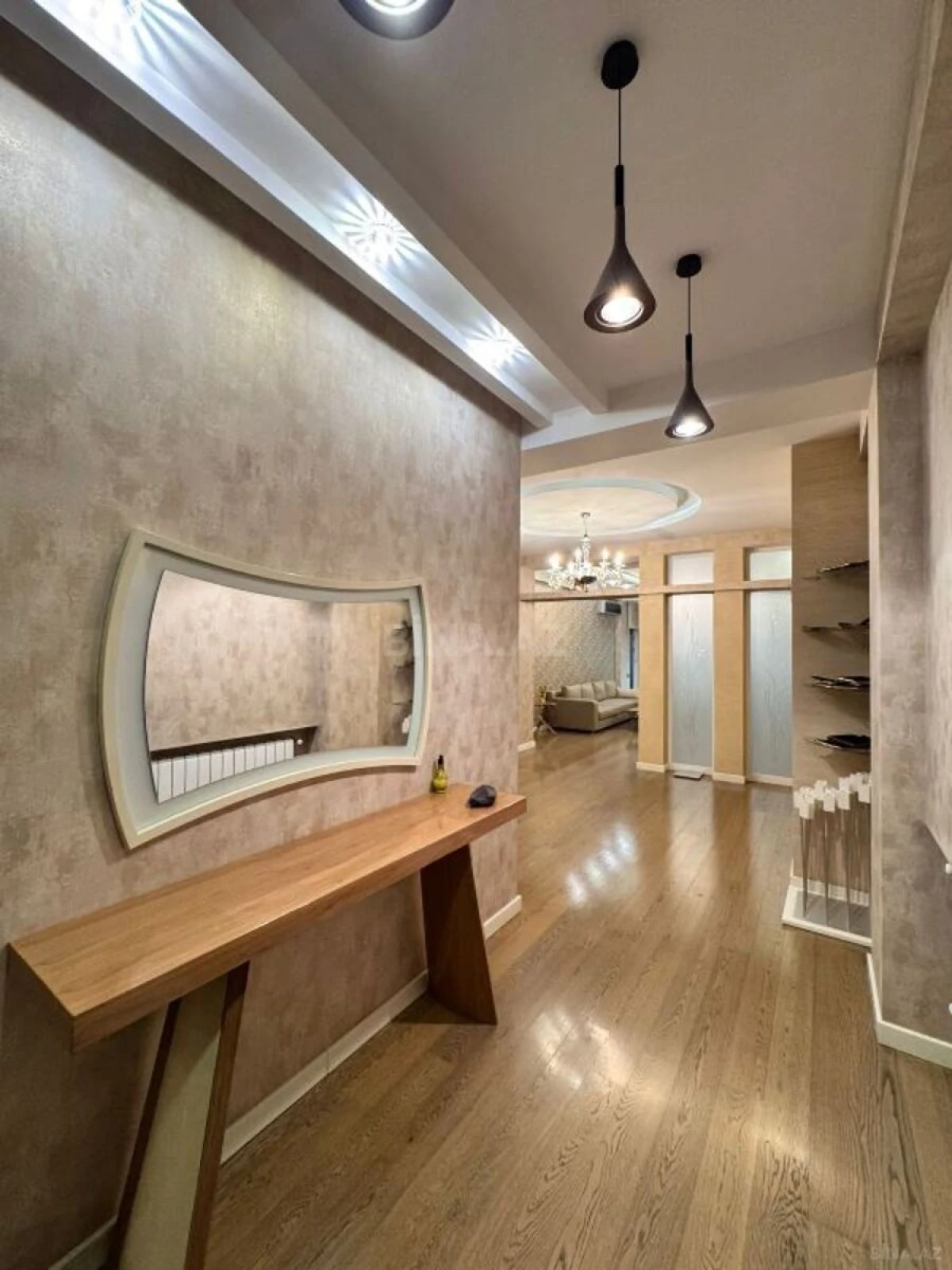 Satılır 4 otaqlı mənzil 168 m²